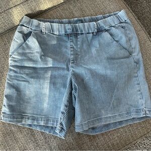 Jag Jeans Women's Light Blue Pinstripe Bermudas